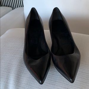 Salvator Ferragamo black leather pumps 2inch heel